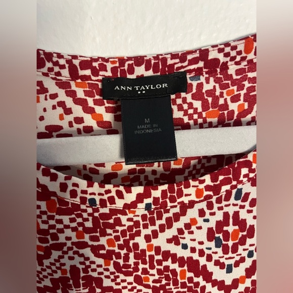 Ann Taylor Red Geometric Print Sleeveless Blouse - Size M - Picture 2 of 4